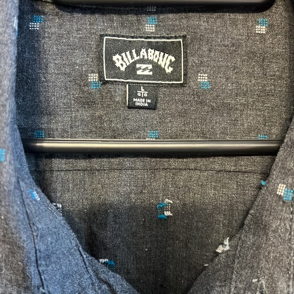 Quicksilver and Billabong long sleeve/shortsleeved button up. Size men’s large - Picture 2 of 9